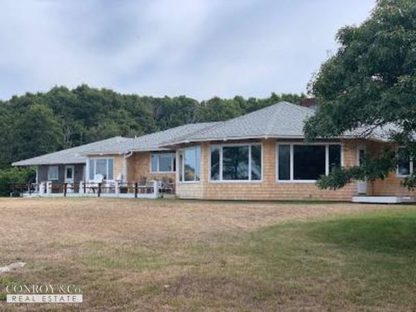 Cape Cod Home 994381
