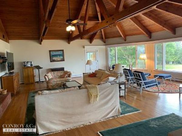 Cape Cod Home 994381