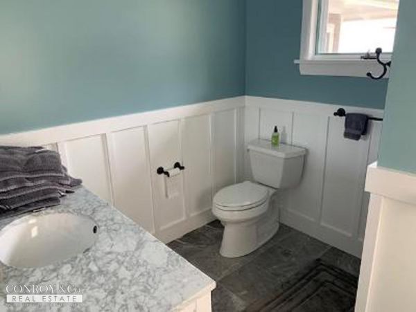 Cape Cod Home 994381