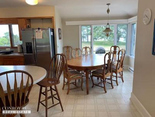 Cape Cod Home 994381