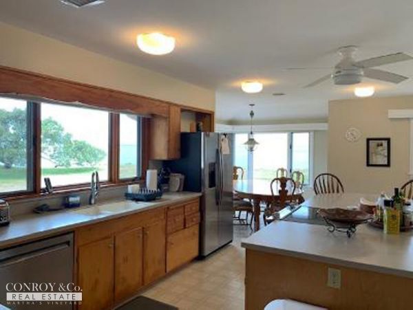 Cape Cod Home 994381