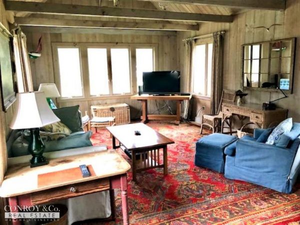 Cape Cod Home 994382