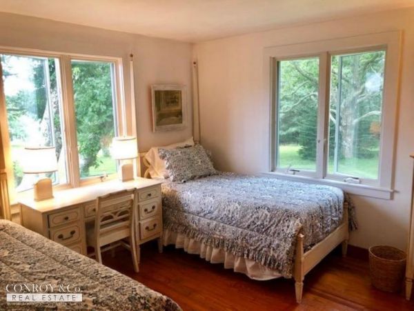 Cape Cod Home 994382