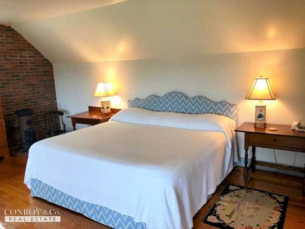 Cape Cod Home 994382