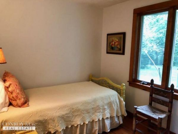 Cape Cod Home 994382