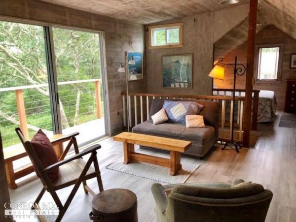 Cape Cod Home 994382