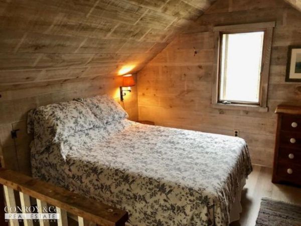 Cape Cod Home 994382