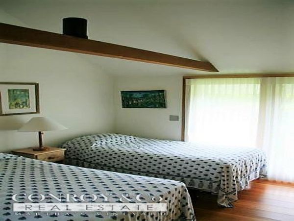 Cape Cod Home 994383