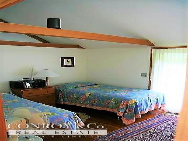 Cape Cod Home 994383