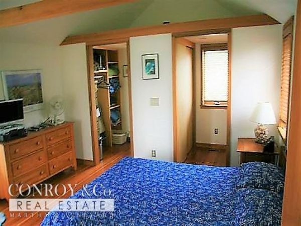 Cape Cod Home 994383