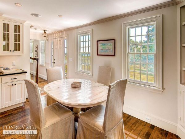 Cape Cod Home 994384