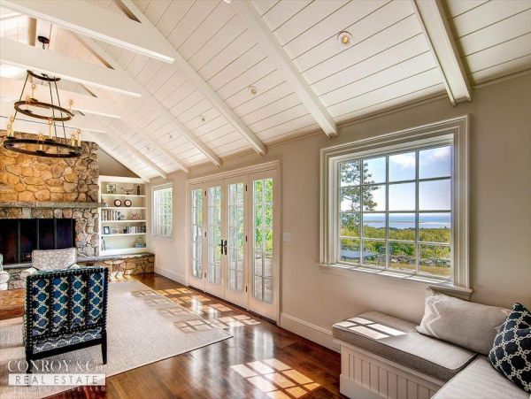 Cape Cod Home 994384