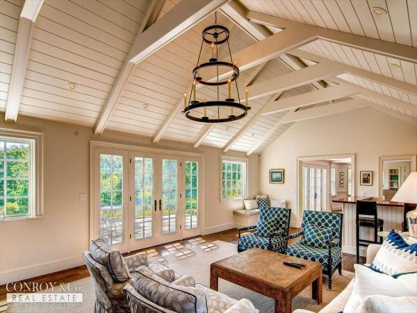 Cape Cod Home 994384