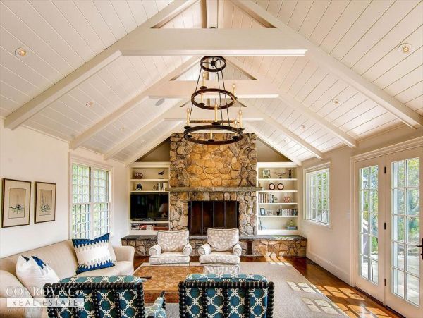 Cape Cod Home 994384