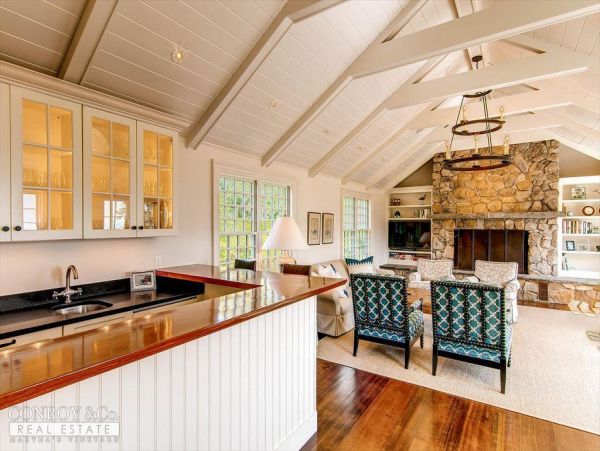Cape Cod Home 994384