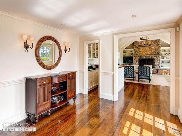 Cape Cod Home 994384