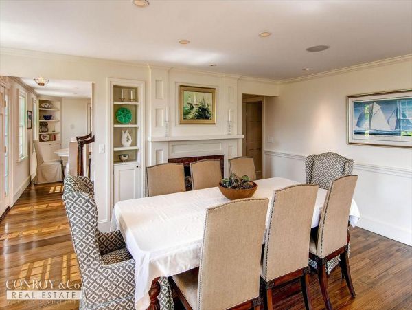 Cape Cod Home 994384
