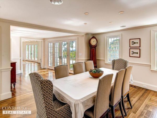 Cape Cod Home 994384
