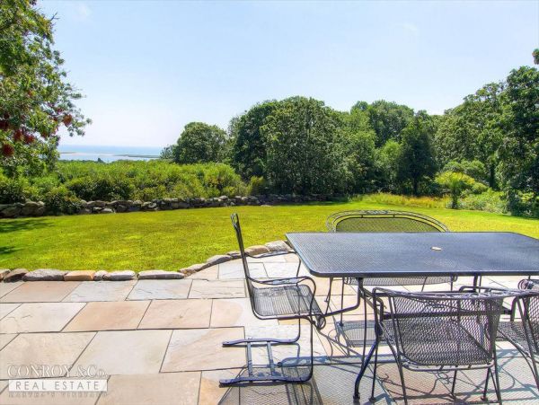 Cape Cod Home 994384