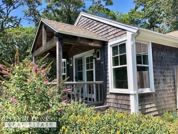 Cape Cod Home 994385