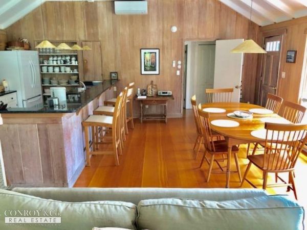 Cape Cod Home 994385