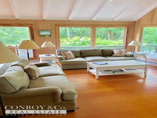 Cape Cod Home 994385