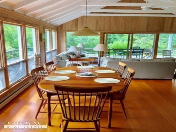 Cape Cod Home 994385
