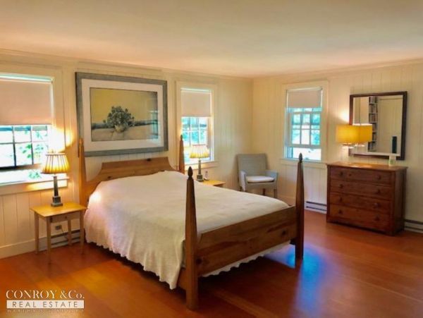 Cape Cod Home 994385