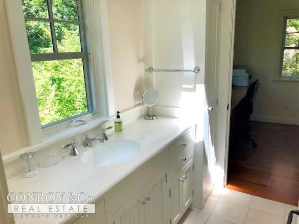Cape Cod Home 994385