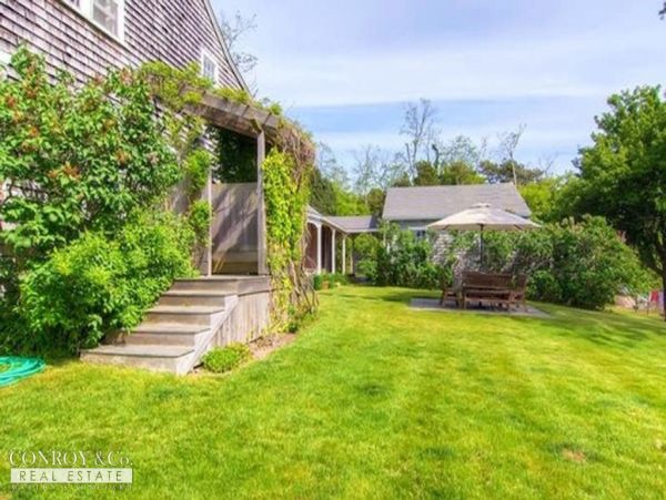 Cape Cod Home 994386