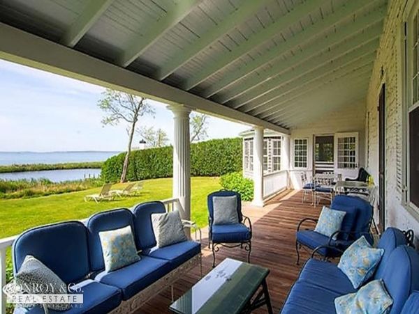 Cape Cod Home 994386