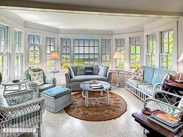 Cape Cod Home 994386