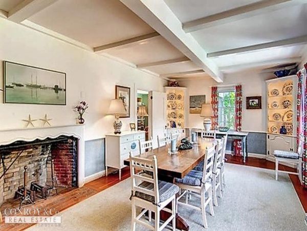 Cape Cod Home 994386