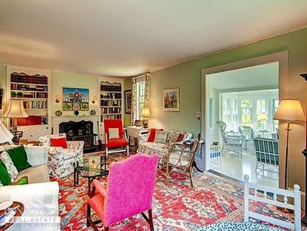 Cape Cod Home 994386