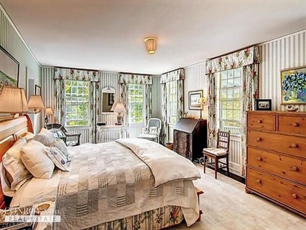 Cape Cod Home 994386