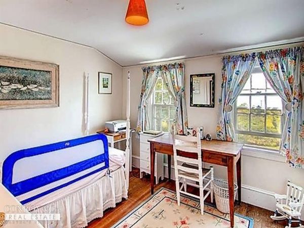 Cape Cod Home 994386