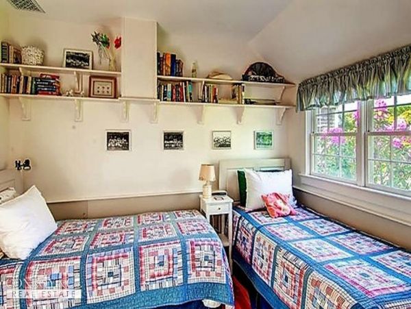 Cape Cod Home 994386