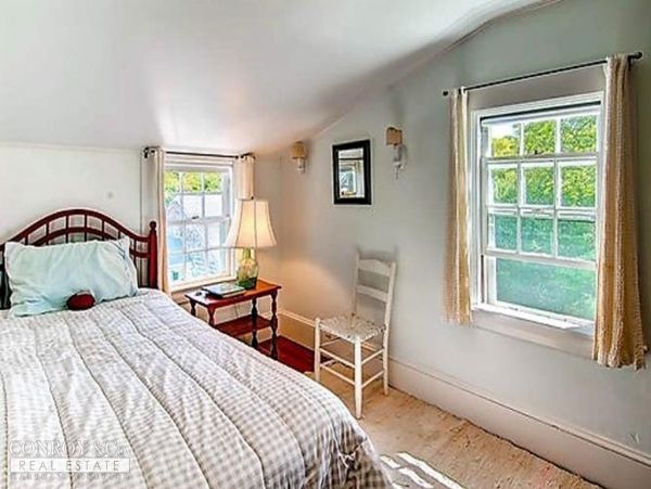 Cape Cod Home 994386