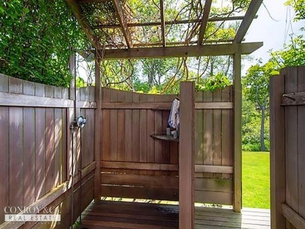 Cape Cod Home 994386