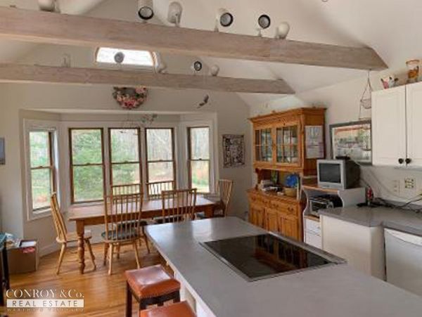 Cape Cod Home 994387