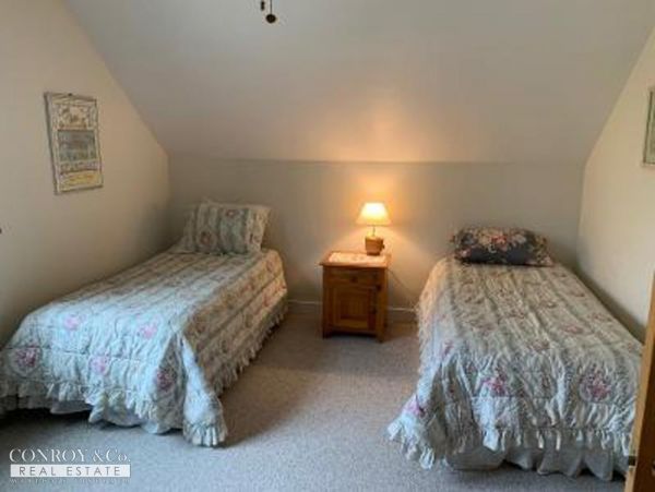 Cape Cod Home 994387