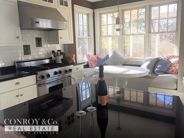Cape Cod Home 994388