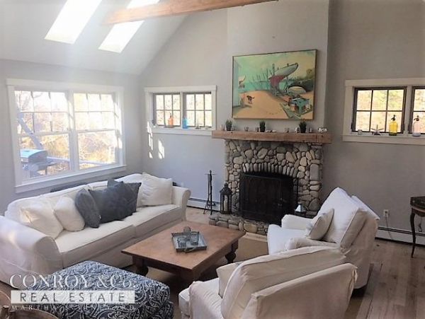 Cape Cod Home 994388