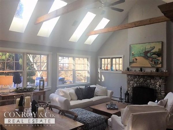 Cape Cod Home 994388