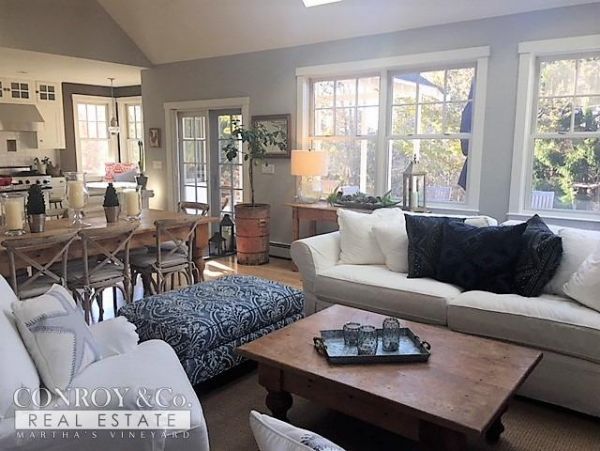 Cape Cod Home 994388