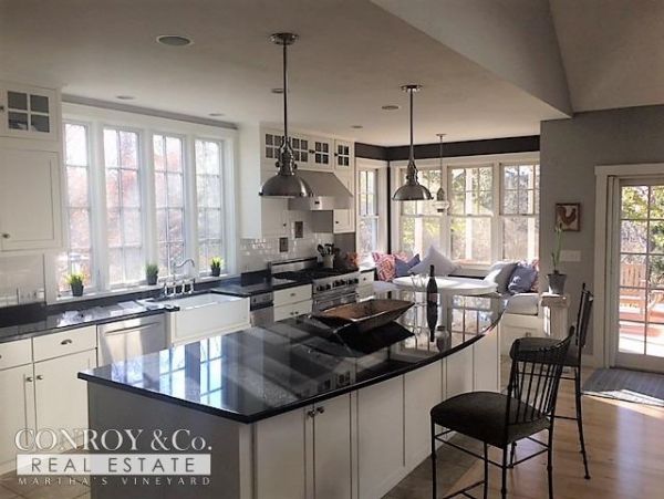 Cape Cod Home 994388