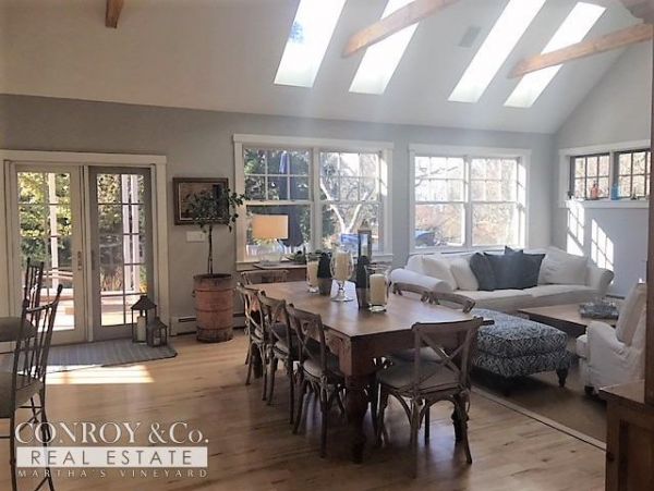 Cape Cod Home 994388