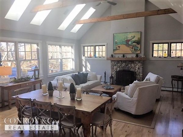 Cape Cod Home 994388