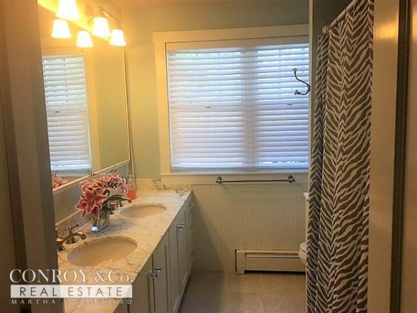 Cape Cod Home 994388
