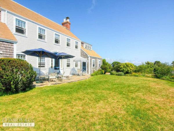 Cape Cod Home 994389